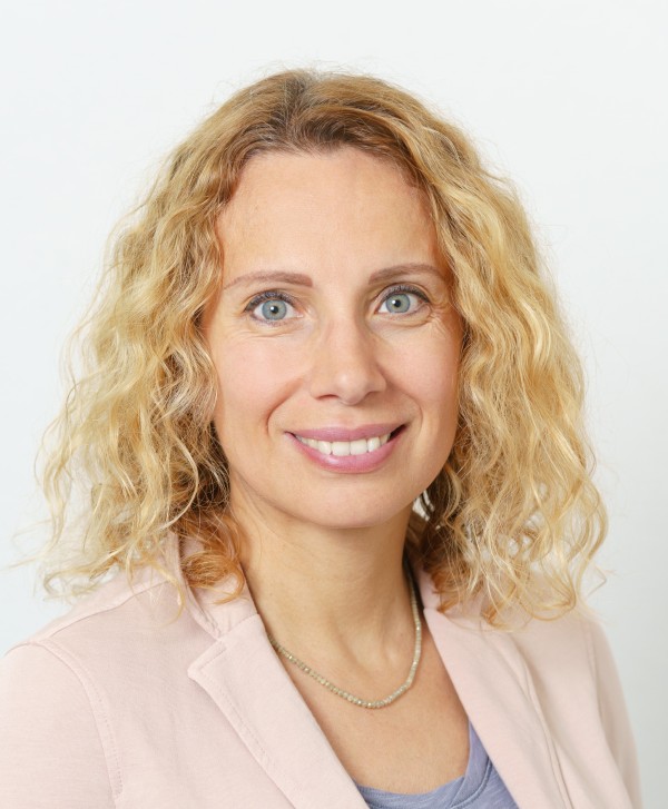 Dr.  Lara Modolo