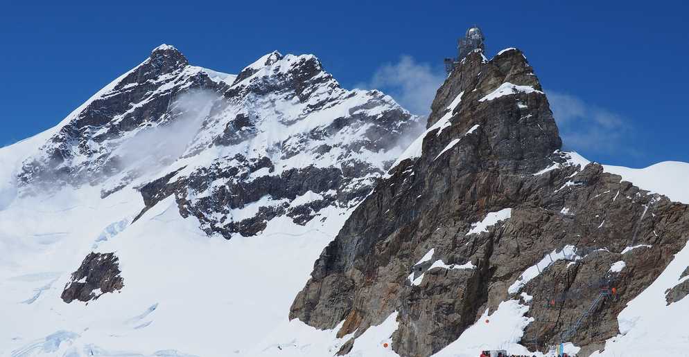 Vergrösserte Ansicht: Die Forschungsstation auf dem Jungfraujoch: Hier sammelten Forschende während zwei Jahren jede Woche das Regenwasser. (Bild: flickr)