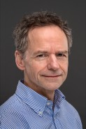 Dr.  Reinhard Berndt